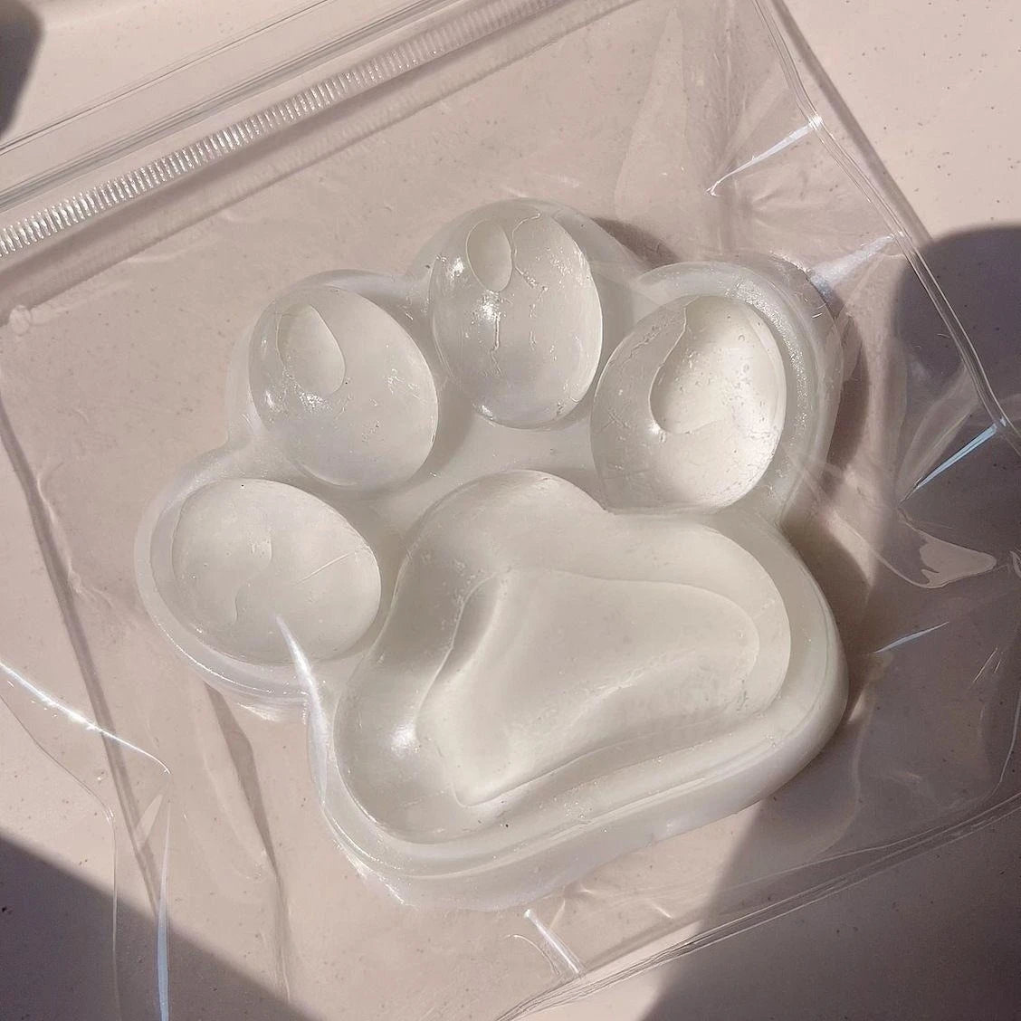 Large Cat Paw Squeeze Toy Soft Sticky Silicone PVC Stress Relief Decompression Pinching Toy for Adults Kids Stress Relief Toys
