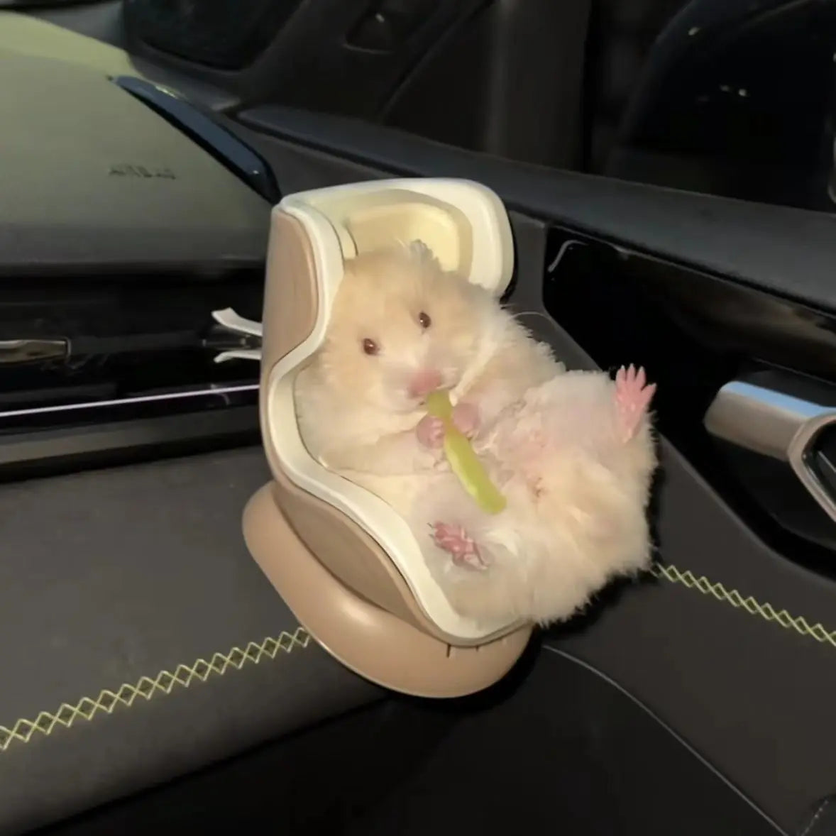 Pet Car Safety Seat Cute Hamster Rabbit Doll Seat Can Clip Car Air Outlet Pet Out Portable Seat Tool Driving Companion